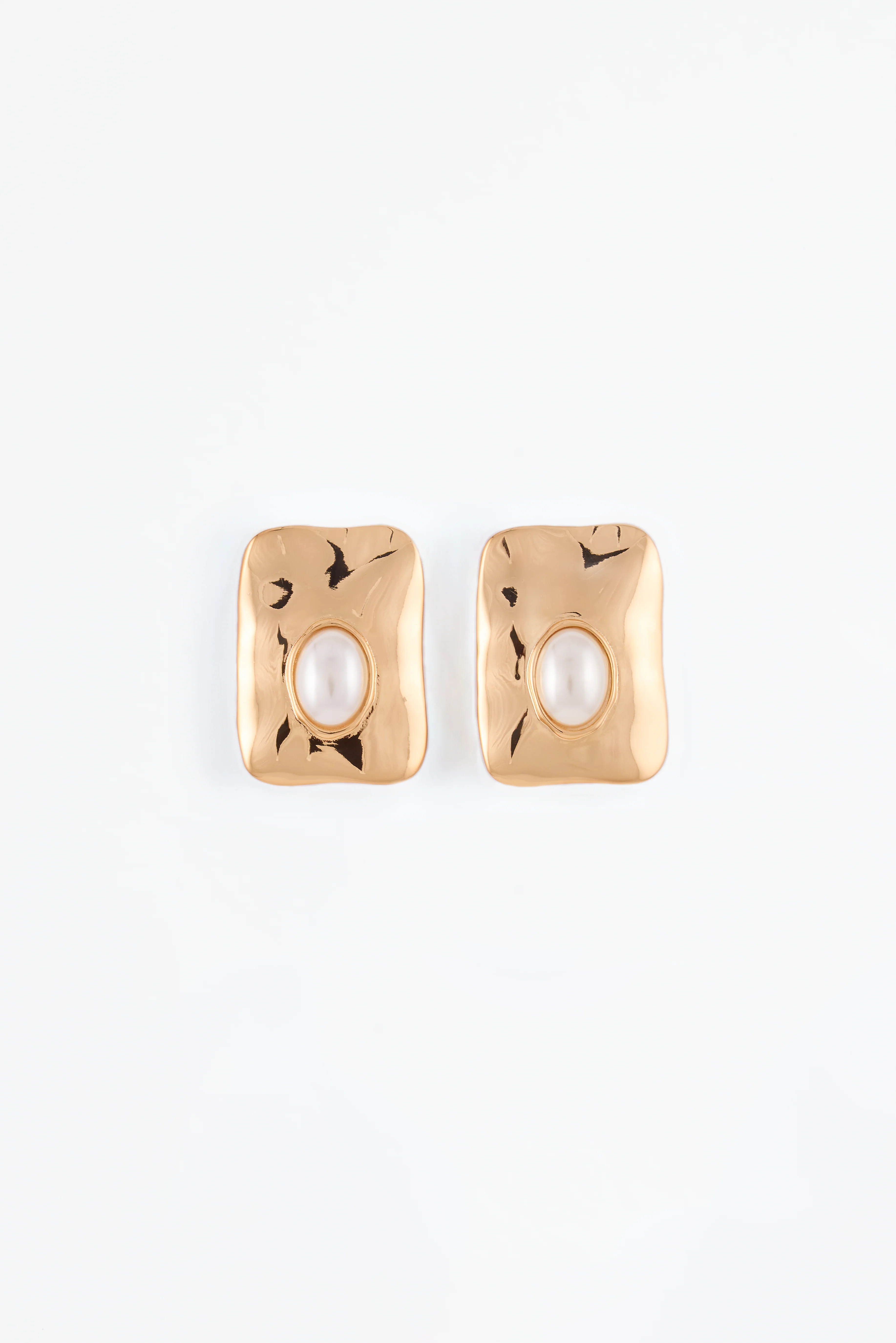 Hammered Pearl Earring (Gold)